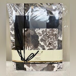 Papyrus Black and White Floral Notebook Set